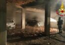VIDEO – Nella notte fiamme in un garage evacuate famiglie nei locali sovrastanti