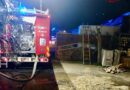 I Vigili del Fuoco intervengono per un incendio falegnameria a Bronte (CT)