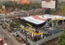 VIDEO – Crollo di un cartellone pubblicitario in India, 12 morti e 60 feriti