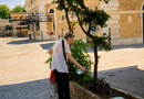 La signora che dava da bere alle piante