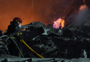 VIDEO – Ucraina, attacco russo a Kharkiv: maxi incendio devasta edifici